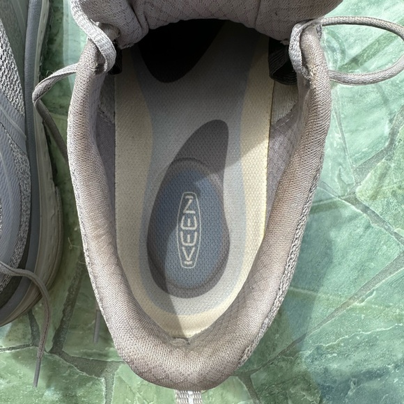 Women’s size 11 Keen hiking tennis shoes - Picture 5 of 8